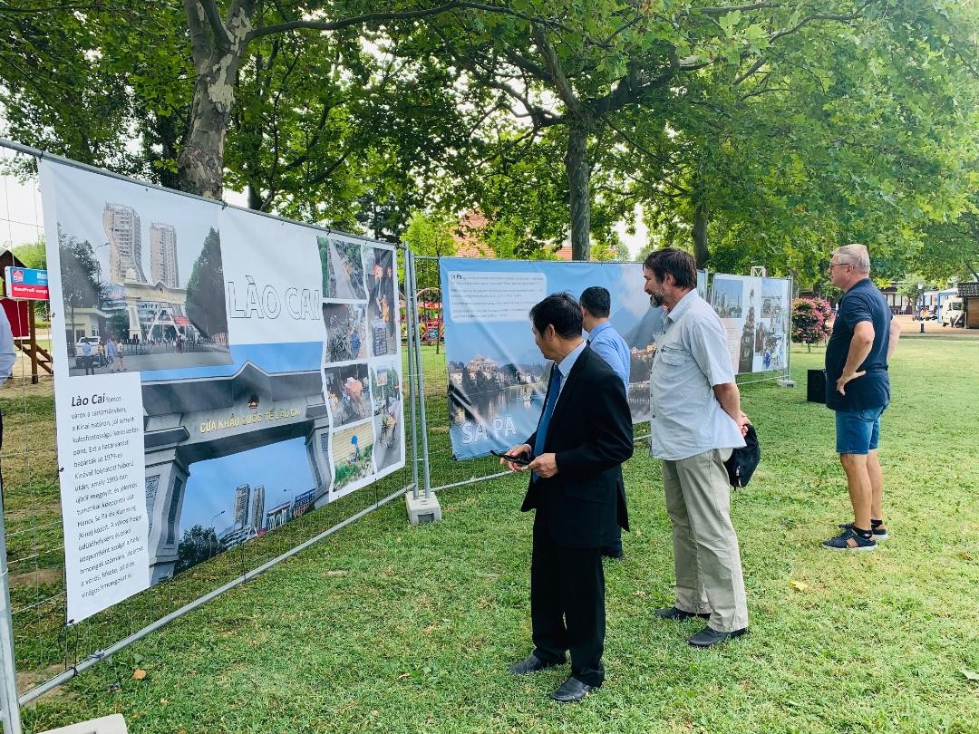 Photo exhibition to promote Vietnam in Hungary’s Fonyód city